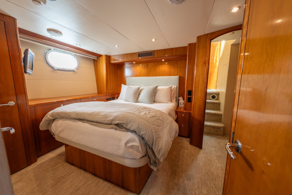 Hatteras-Sport Deck 2004-HAVILAH Orange Beach-Alabama-United States-VIP Stateroom 1-6066865