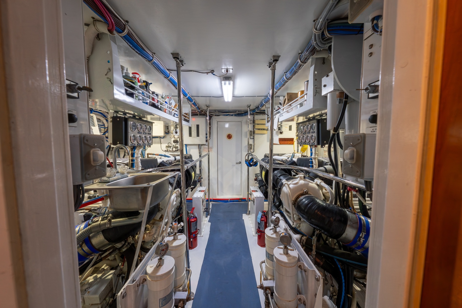 Hatteras-Sport Deck 2004-HAVILAH Orange Beach-Alabama-United States-Engine Room-6066894 | Thumbnail