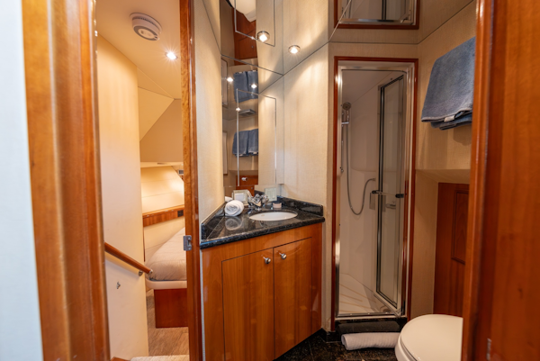 Hatteras-Sport Deck 2004-HAVILAH Orange Beach-Alabama-United States-Forward VIP Stateroom Ensuite-6066872