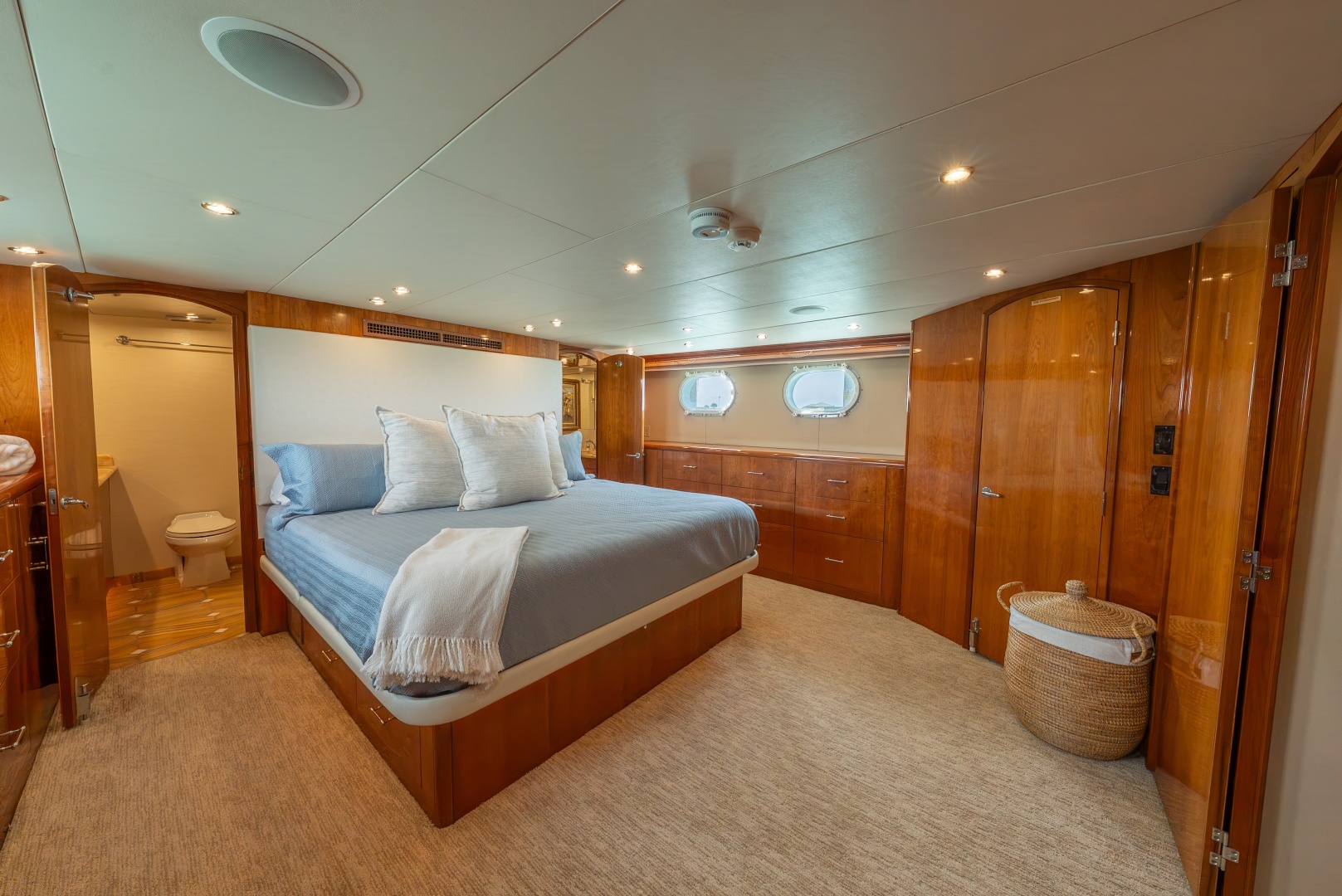 Hatteras-Sport Deck 2004-HAVILAH Orange Beach-Alabama-United States-Owner Stateroom-6066859 | Thumbnail