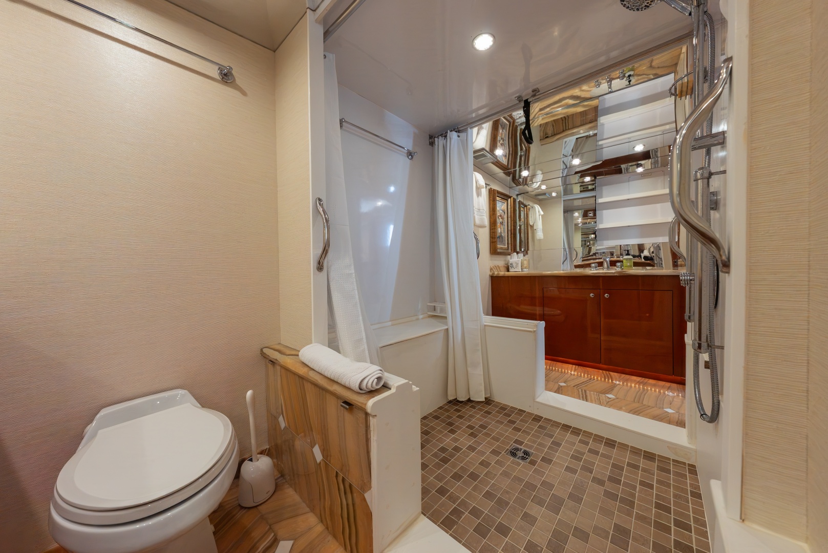 Hatteras-Sport Deck 2004-HAVILAH Orange Beach-Alabama-United States-Owner Ensuite-6066864 | Thumbnail