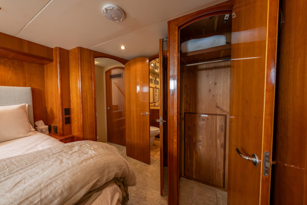 Hatteras-Sport Deck 2004-HAVILAH Orange Beach-Alabama-United States-VIP Stateroom 1-6066867