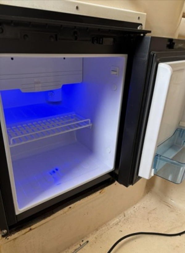 Grady-White-Marlin 1999-The Dog House Newburyport-Massachusetts-United States-New NORCOLD Fridge Interior-6067423