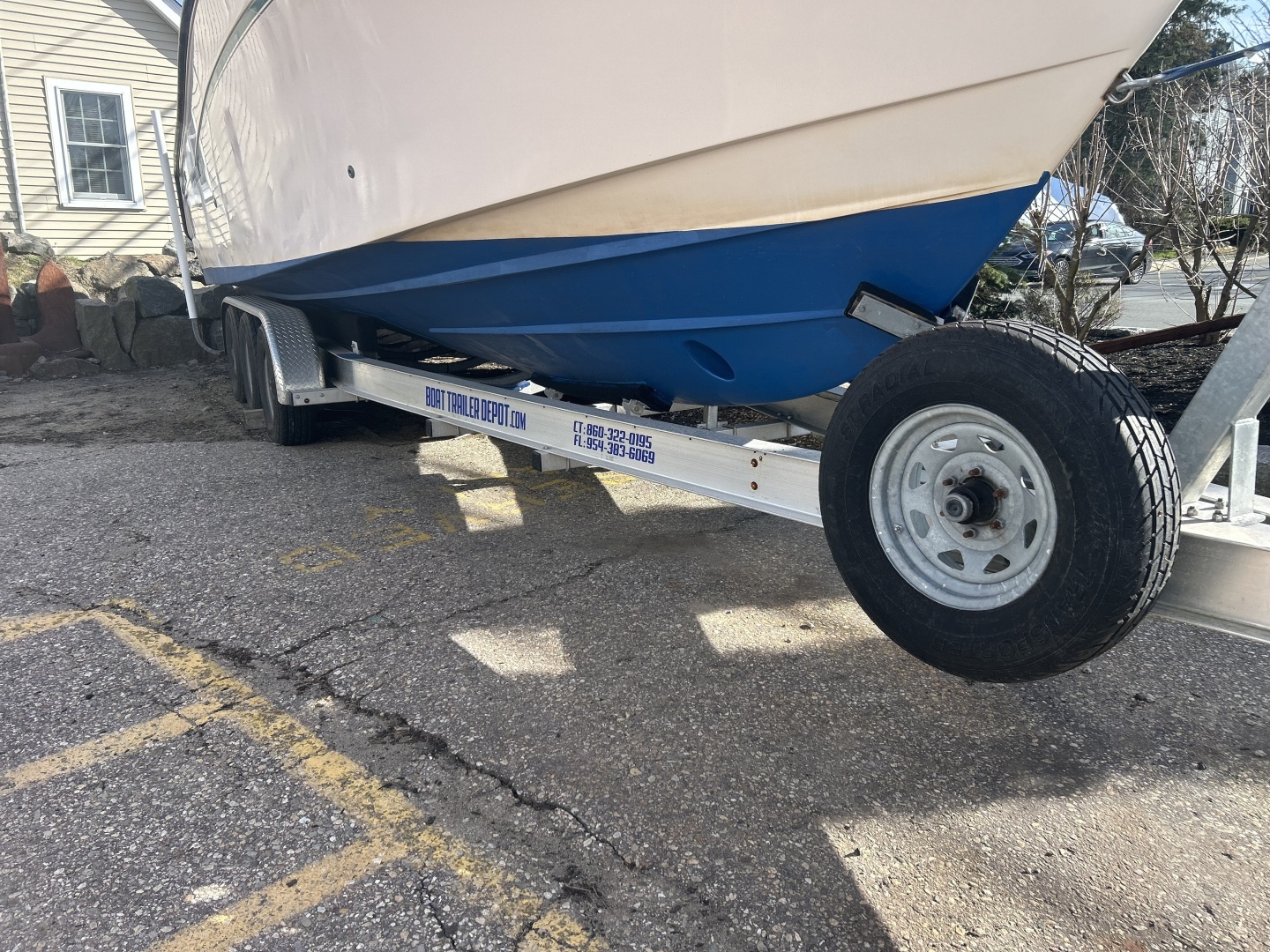 Grady-White-Marlin 1999-The Dog House Newburyport-Massachusetts-United States-R & R 3 Axel Trailer-6067407 | Thumbnail