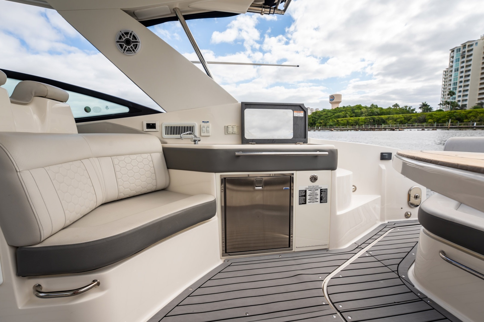 Sea Ray-Sundancer 320 Outboard 2021-MOJO Delray Beach-Florida-United States-6067080 | Thumbnail