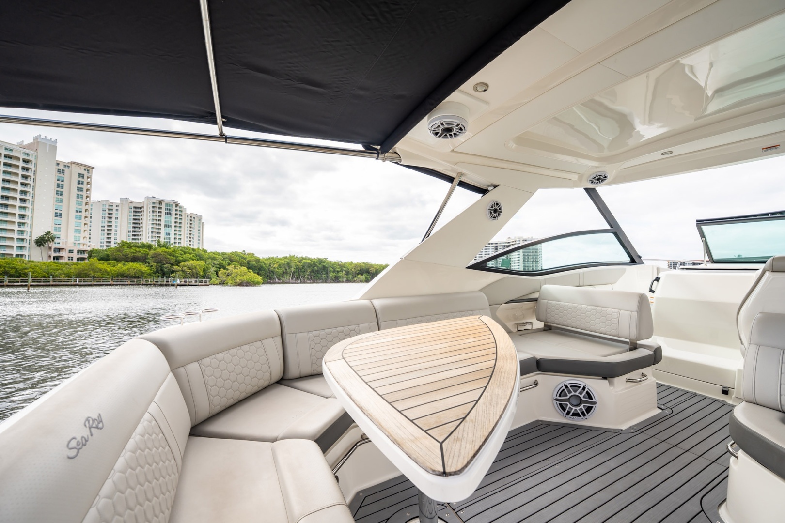 Sea Ray-Sundancer 320 Outboard 2021-MOJO Delray Beach-Florida-United States-6067084 | Thumbnail