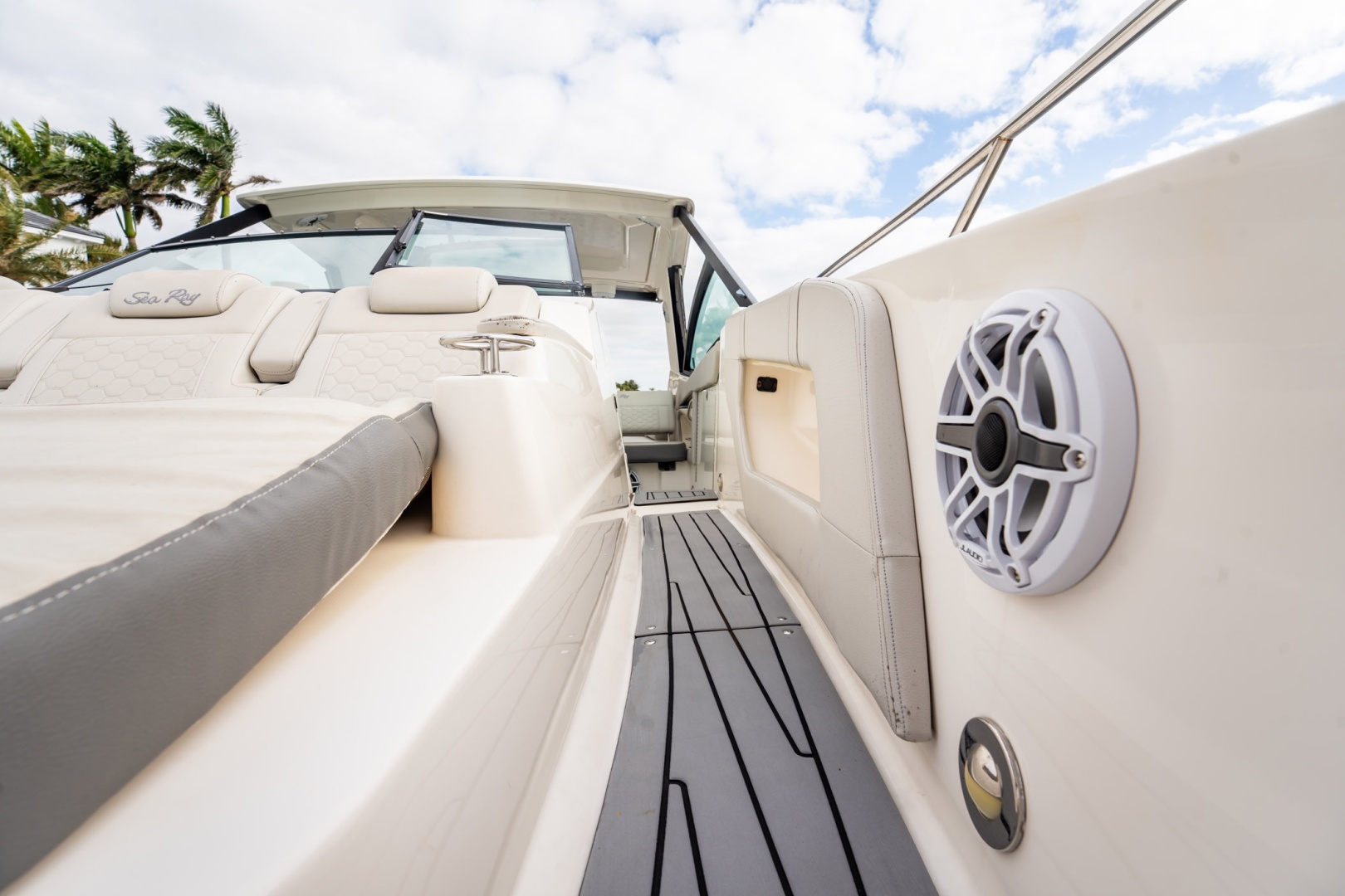 Sea Ray-Sundancer 320 Outboard 2021-MOJO Delray Beach-Florida-United States-6067075 | Thumbnail