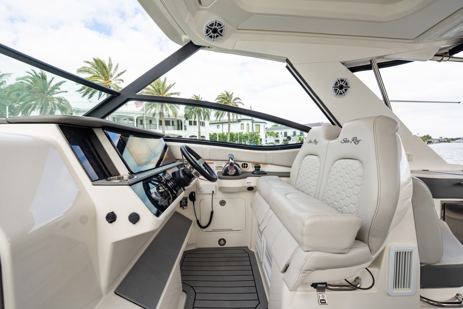 Sea Ray-Sundancer 320 Outboard 2021-MOJO Delray Beach-Florida-United States-6067086 | Thumbnail