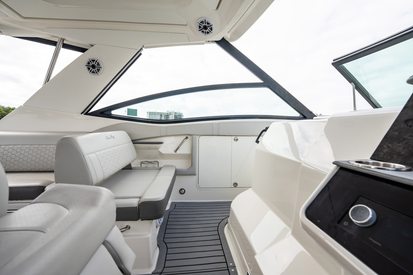 Sea Ray-Sundancer 320 Outboard 2021-MOJO Delray Beach-Florida-United States-6067092 | Thumbnail
