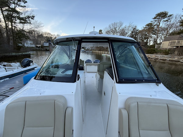 Pursuit-295 DC 2017 -Mashpee-Massachusetts-United States-6068768