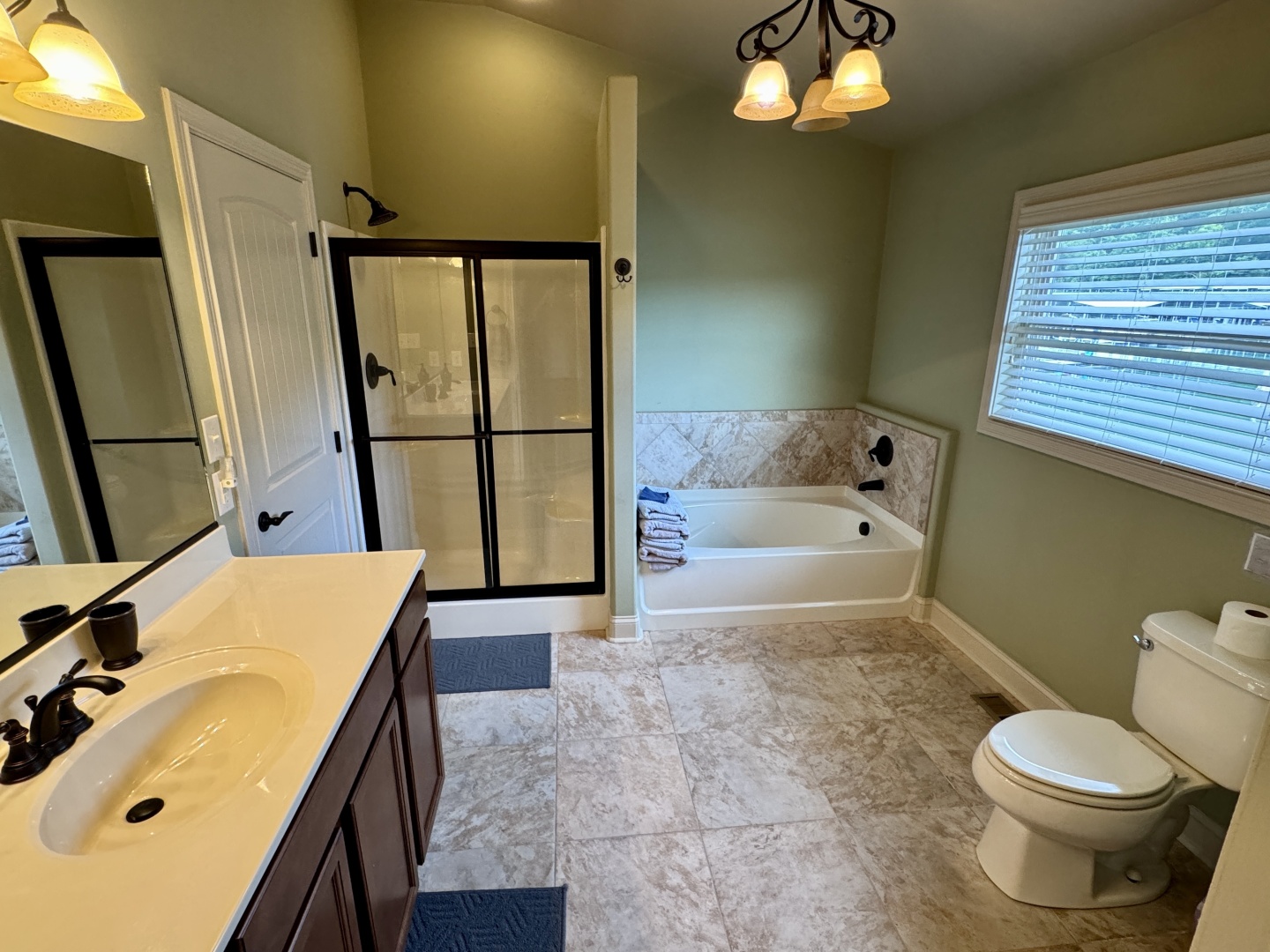 Custom-Floating Cabin  Approx 1340sqft 2010 -Norris Lake-Tennessee-United States-6070496 | Thumbnail
