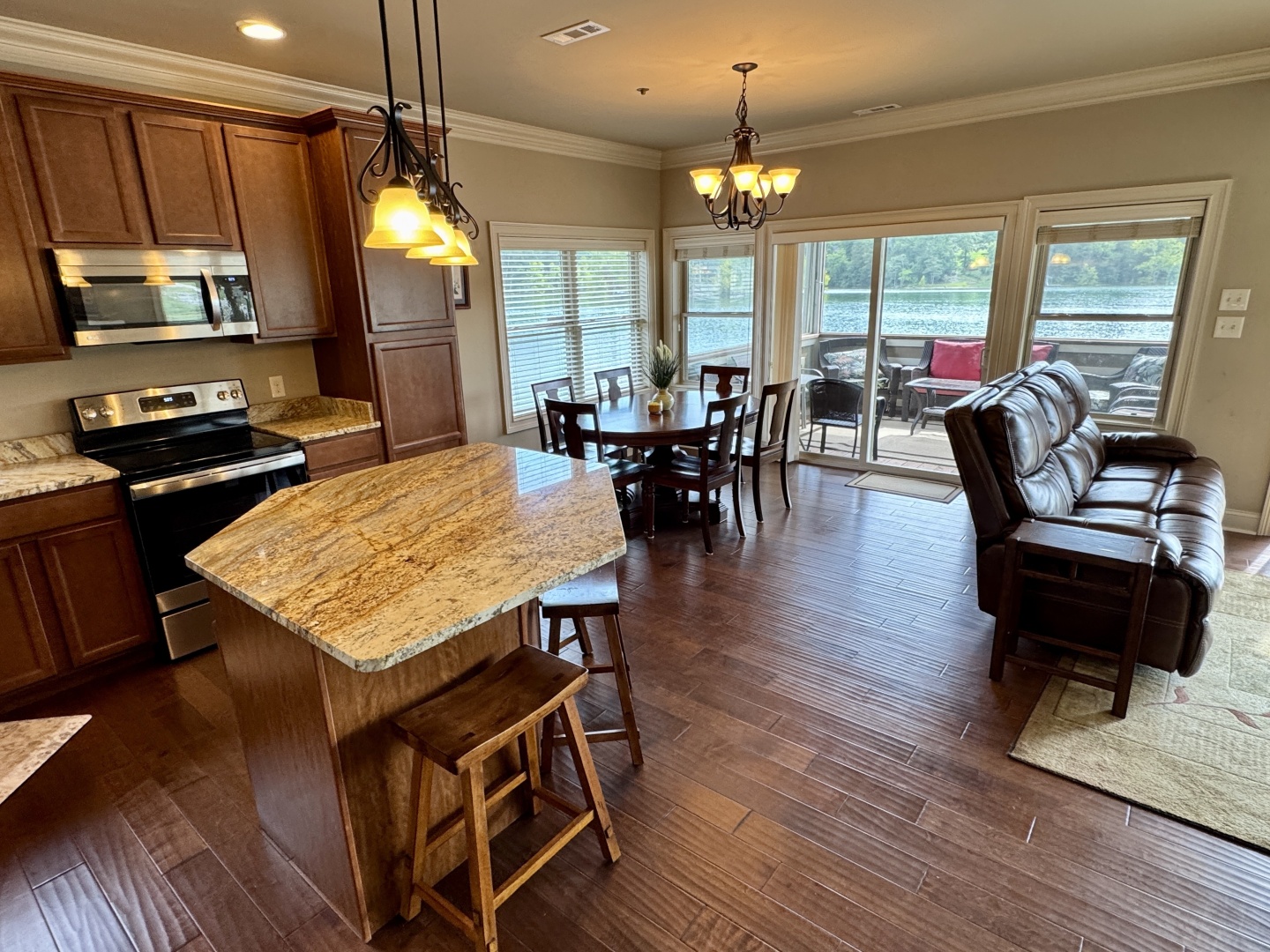 Custom-Floating Cabin  Approx 1340sqft 2010 -Norris Lake-Tennessee-United States-6070513 | Thumbnail