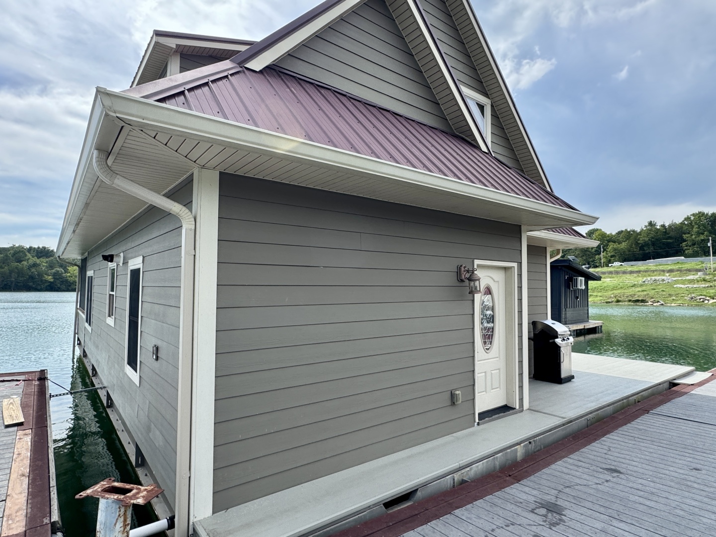 Custom-Floating Cabin  Approx 1340sqft 2010 -Norris Lake-Tennessee-United States-6070522 | Thumbnail
