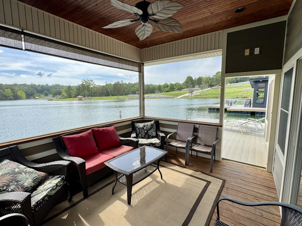 Custom-Floating Cabin  Approx 1340sqft 2010 -Norris Lake-Tennessee-United States-6070478