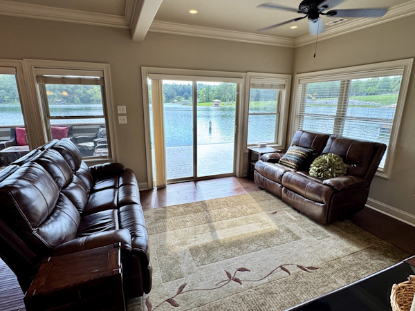 Custom-Floating Cabin  Approx 1340sqft 2010 -Norris Lake-Tennessee-United States-6070485
