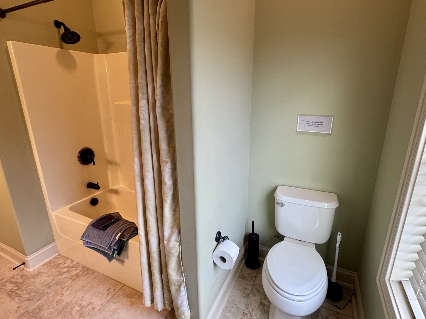 Custom-Floating Cabin  Approx 1340sqft 2010 -Norris Lake-Tennessee-United States-6070454 | Thumbnail