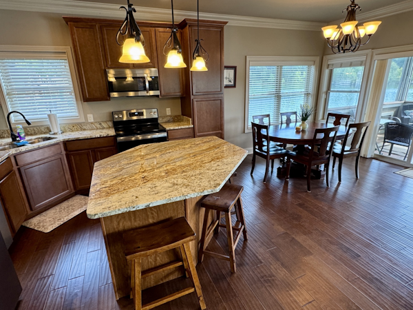 Custom-Floating Cabin  Approx 1340sqft 2010 -Norris Lake-Tennessee-United States-6070469