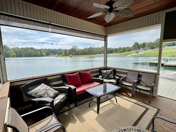 Custom-Floating Cabin  Approx 1340sqft 2010 -Norris Lake-Tennessee-United States-6070477