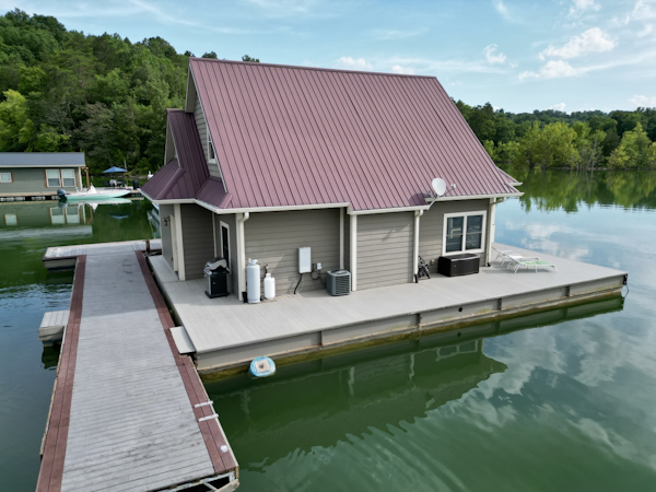 Custom-Floating Cabin  Approx 1340sqft 2010 -Norris Lake-Tennessee-United States-6070427