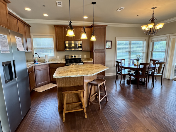 Custom-Floating Cabin  Approx 1340sqft 2010 -Norris Lake-Tennessee-United States-6070462