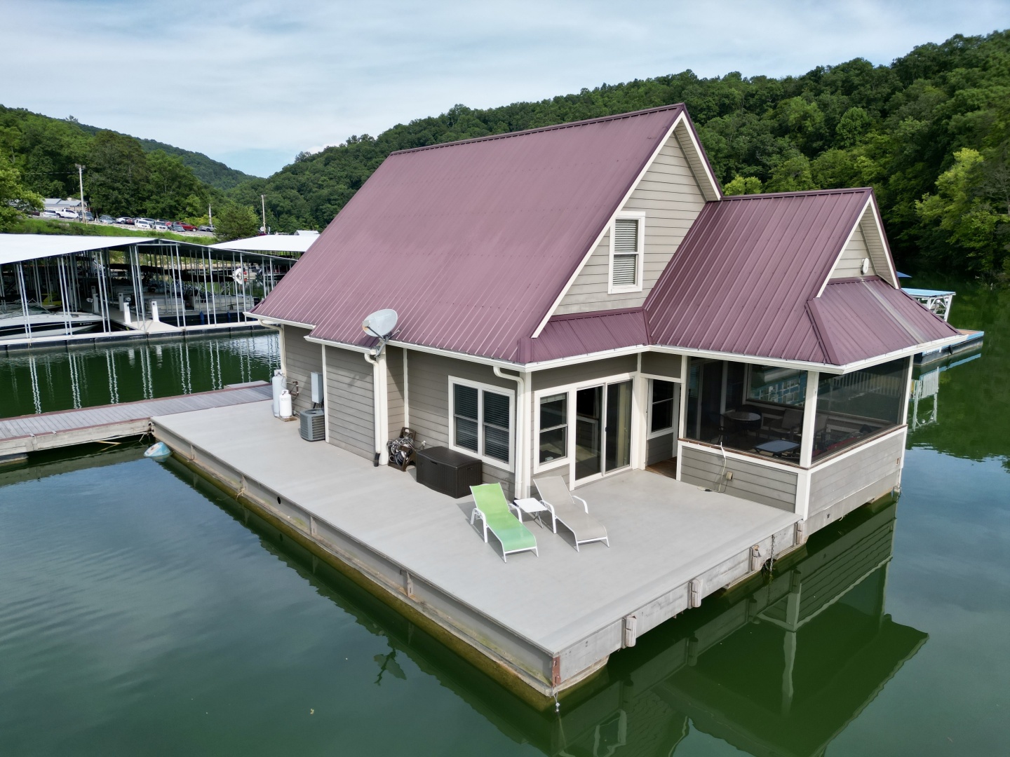 Custom-Floating Cabin  Approx 1340sqft 2010 -Norris Lake-Tennessee-United States-6070429 | Thumbnail