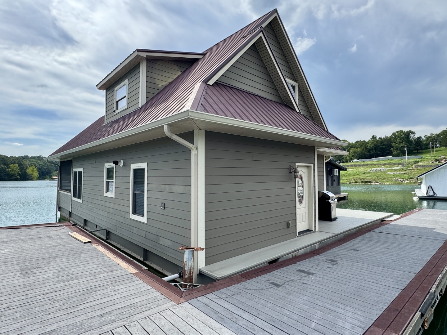 Custom-Floating Cabin  Approx 1340sqft 2010 -Norris Lake-Tennessee-United States-6070525 | Thumbnail