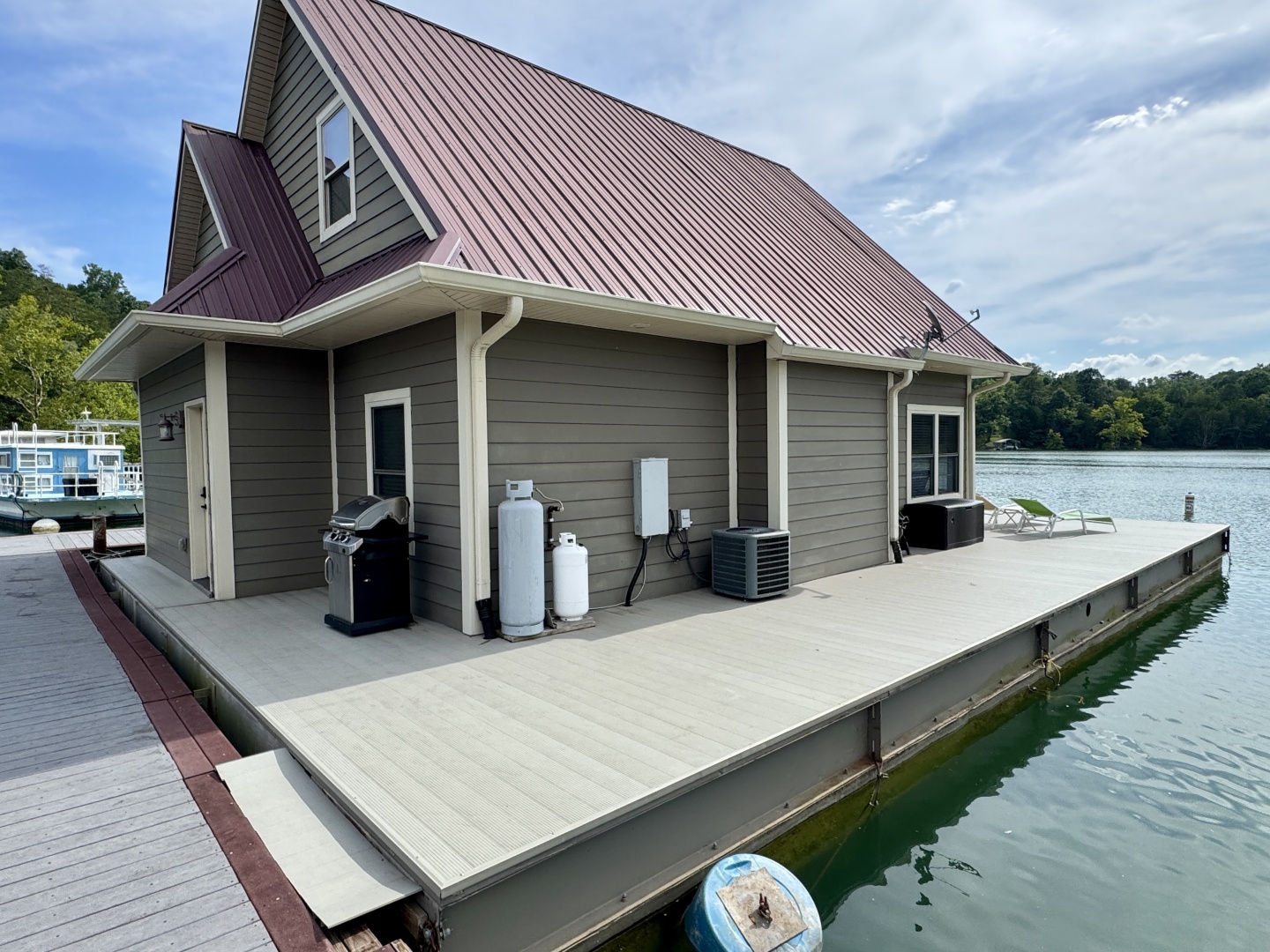 Custom-Floating Cabin  Approx 1340sqft 2010 -Norris Lake-Tennessee-United States-6070526 | Thumbnail