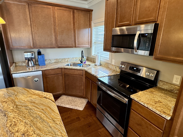 Custom-Floating Cabin  Approx 1340sqft 2010 -Norris Lake-Tennessee-United States-6070465