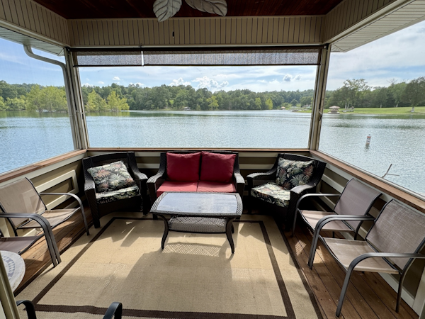 Custom-Floating Cabin  Approx 1340sqft 2010 -Norris Lake-Tennessee-United States-6070476