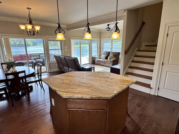 Custom-Floating Cabin  Approx 1340sqft 2010 -Norris Lake-Tennessee-United States-6070487