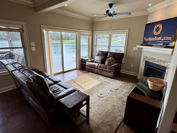 Custom-Floating Cabin  Approx 1340sqft 2010 -Norris Lake-Tennessee-United States-6070486