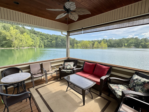 Custom-Floating Cabin  Approx 1340sqft 2010 -Norris Lake-Tennessee-United States-6070475
