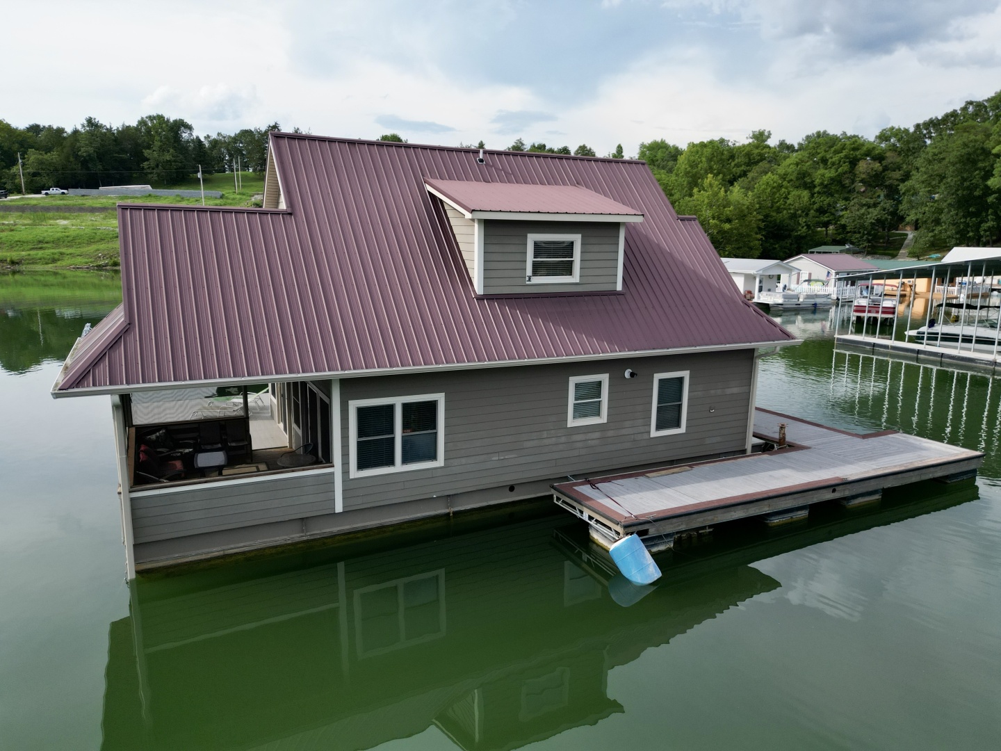 Custom-Floating Cabin  Approx 1340sqft 2010 -Norris Lake-Tennessee-United States-6070435 | Thumbnail
