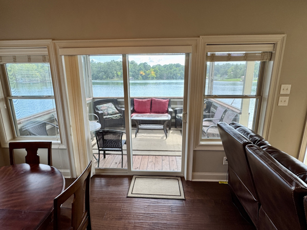 Custom-Floating Cabin  Approx 1340sqft 2010 -Norris Lake-Tennessee-United States-6070473