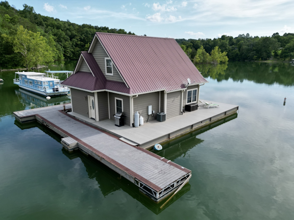 Custom-Floating Cabin  Approx 1340sqft 2010 -Norris Lake-Tennessee-United States-6070439