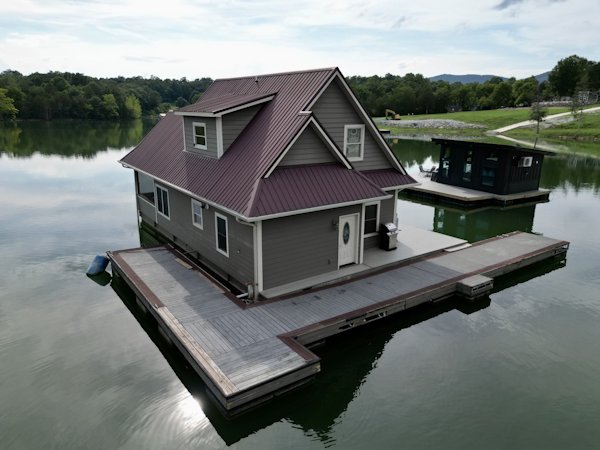 Custom-Floating Cabin  Approx 1340sqft 2010 -Norris Lake-Tennessee-United States-6070437