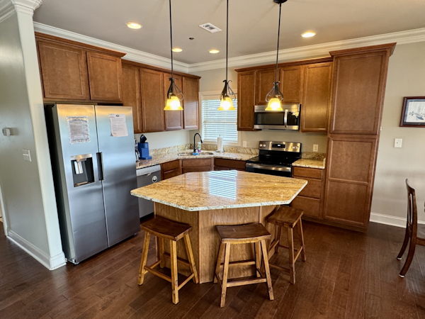 Custom-Floating Cabin  Approx 1340sqft 2010 -Norris Lake-Tennessee-United States-6070468
