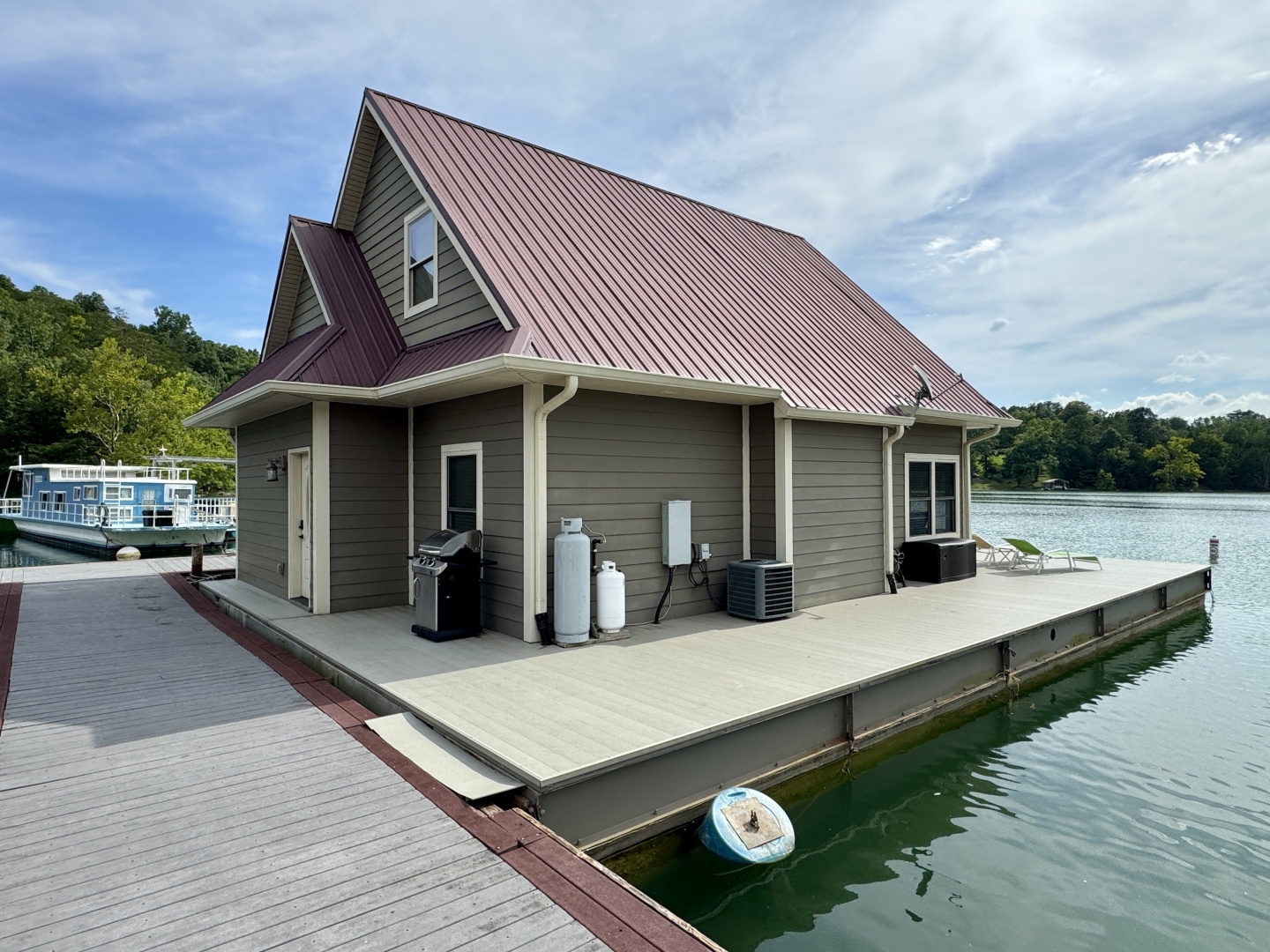 Custom-Floating Cabin  Approx 1340sqft 2010 -Norris Lake-Tennessee-United States-6070440 | Thumbnail