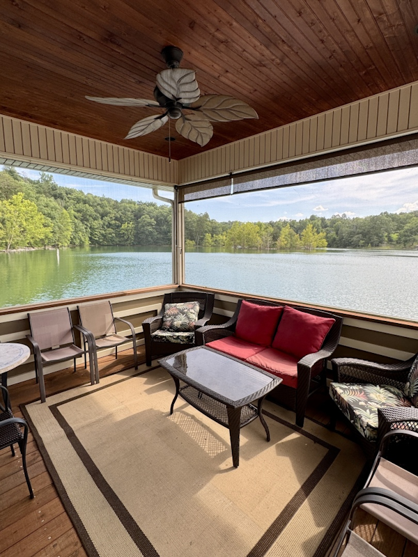 Custom-Floating Cabin  Approx 1340sqft 2010 -Norris Lake-Tennessee-United States-6070474