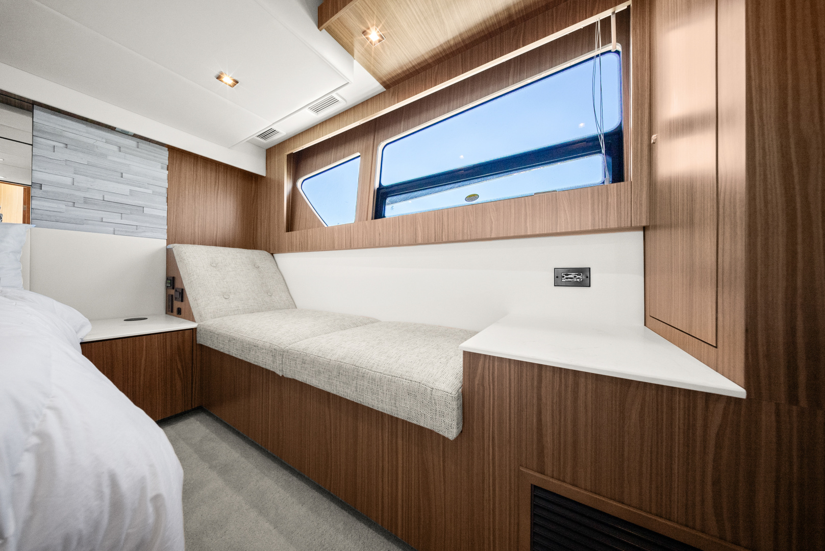 Cruisers Yachts-50 Cantius 2025 -St Petersburg-Florida-United States-6182188 | Thumbnail