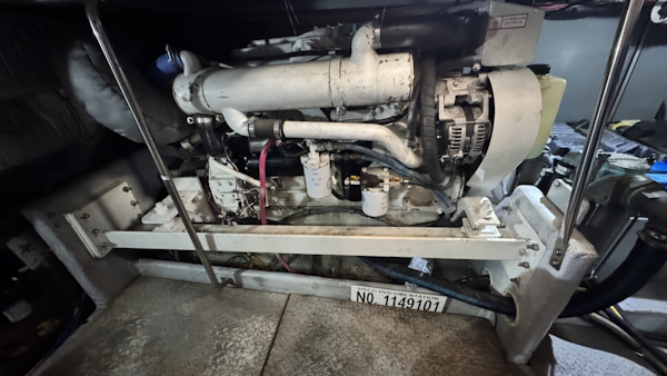 Silverton-43 Motor Yacht 2003-Turn the Paige Fort Myers Beach-Florida-United States-Engine Room-6179493