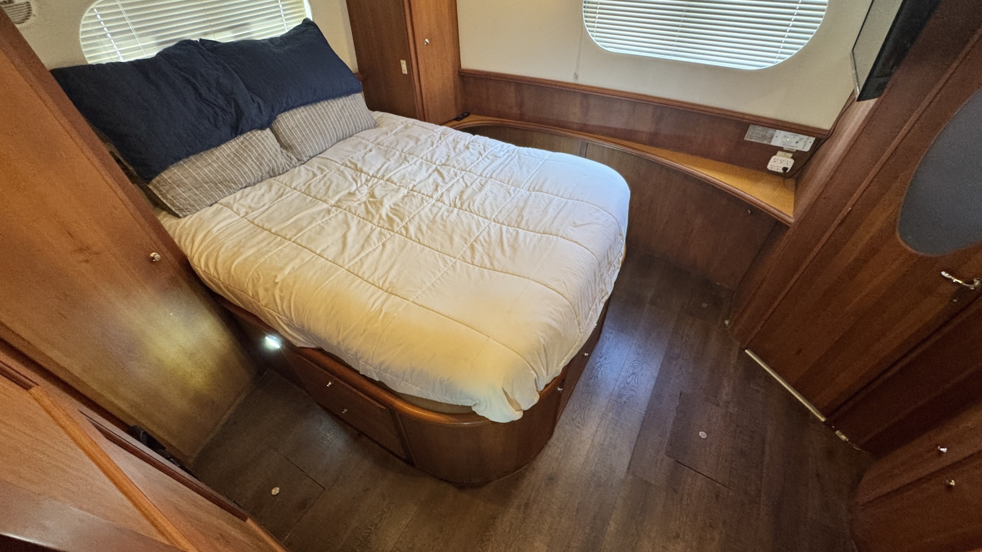 Silverton-43 Motor Yacht 2003-Turn the Paige Fort Myers Beach-Florida-United States-Aft Owners Suite-6179481 | Thumbnail