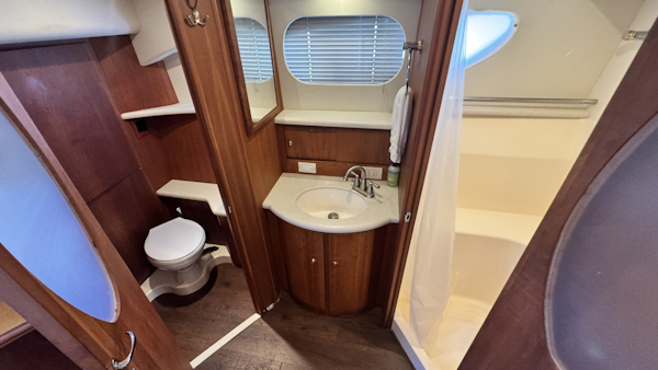 Silverton-43 Motor Yacht 2003-Turn the Paige Fort Myers Beach-Florida-United States-Owners Ensuite Head-6179485