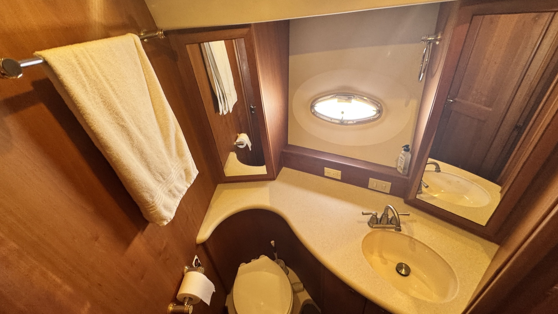 Silverton-43 Motor Yacht 2003-Turn the Paige Fort Myers Beach-Florida-United States-Guest Ensuite Head-6179473 | Thumbnail