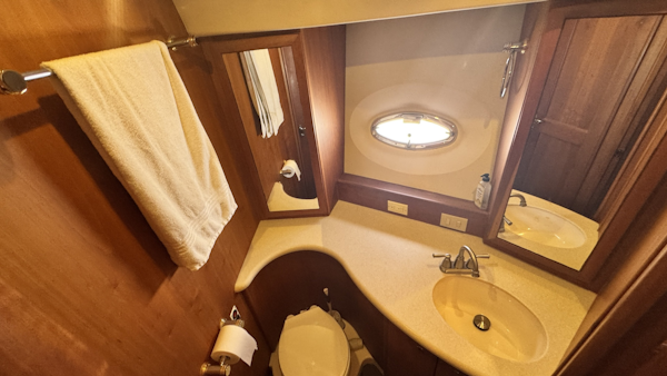 Silverton-43 Motor Yacht 2003-Turn the Paige Fort Myers Beach-Florida-United States-Guest Ensuite Head-6179473
