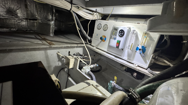 Silverton-43 Motor Yacht 2003-Turn the Paige Fort Myers Beach-Florida-United States-Engine Room-6179503