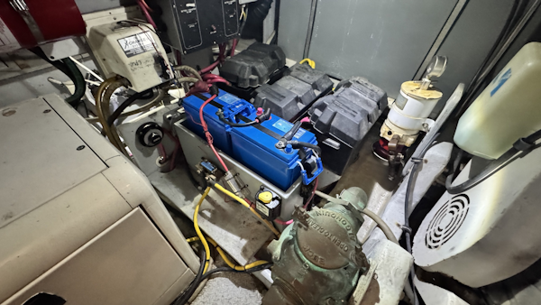 Silverton-43 Motor Yacht 2003-Turn the Paige Fort Myers Beach-Florida-United States-Engine Room-6179496