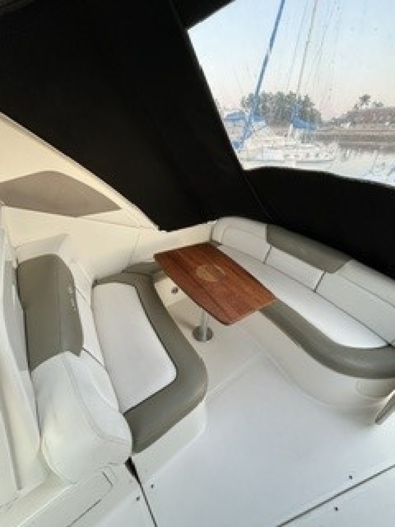 Sea Ray-Sundancer 2007-GAELIC STORM Kittery-Maine-United States-Cockpit Dinette-6074187 | Thumbnail