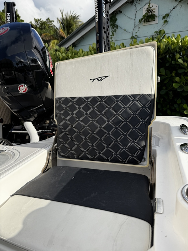 Tidewater-2110 Bay 2022 -Stuart-Florida-United States-6073928