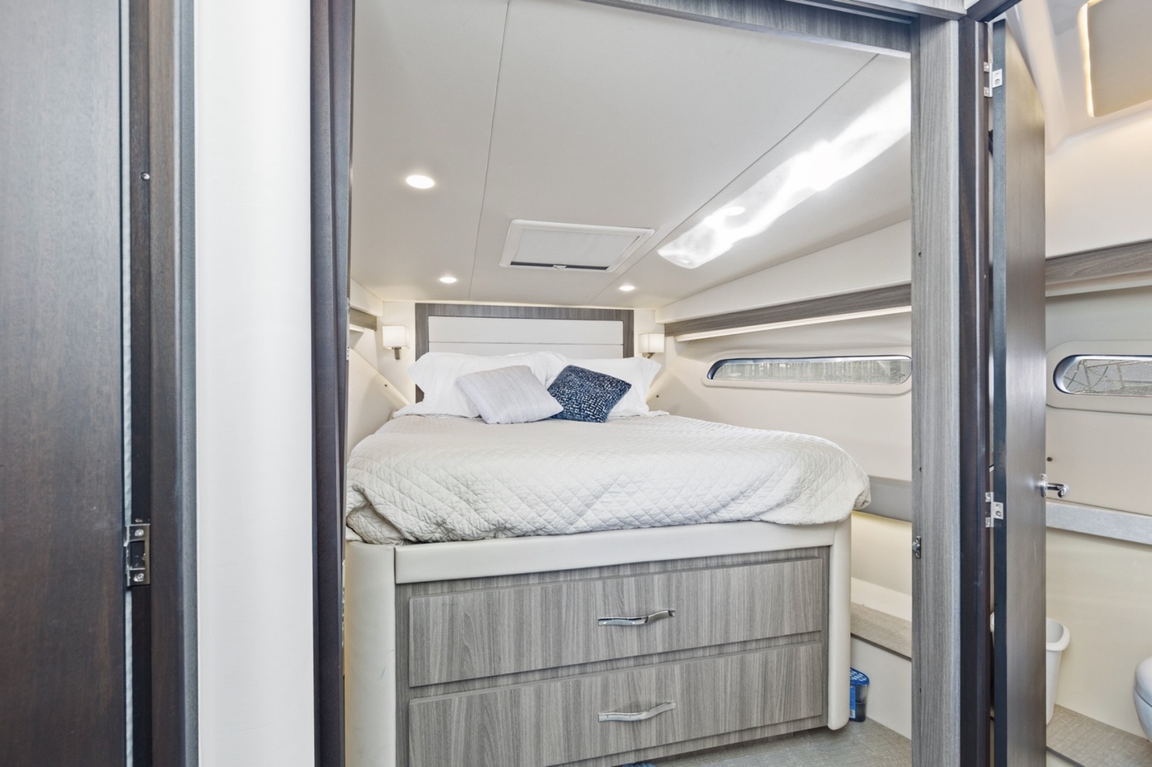 Regal-38 XO 2020 -Orange Beach-Alabama-United States-6085260 | Thumbnail